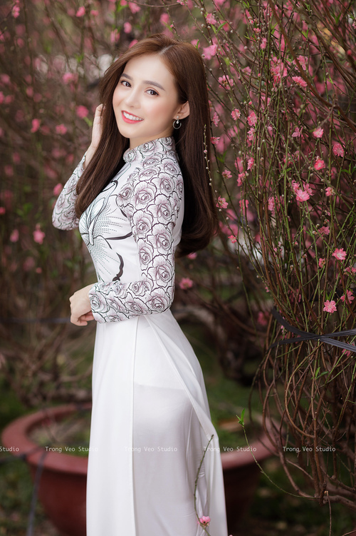 爱游戏体育-红土之巅的诗人独白，西西帕斯在法网鏖战中写下统治终局的希腊神话