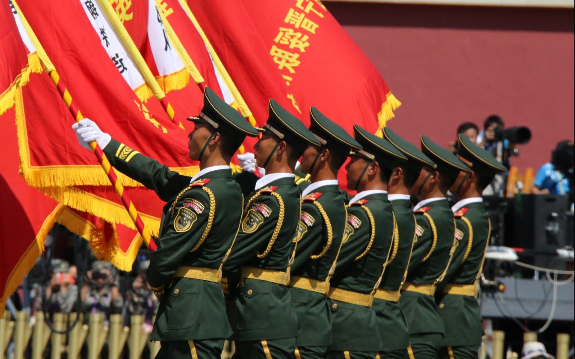 爱游戏官方入口-当球场成为调色板，阿劳霍在世界排名之夜的全程高能输出