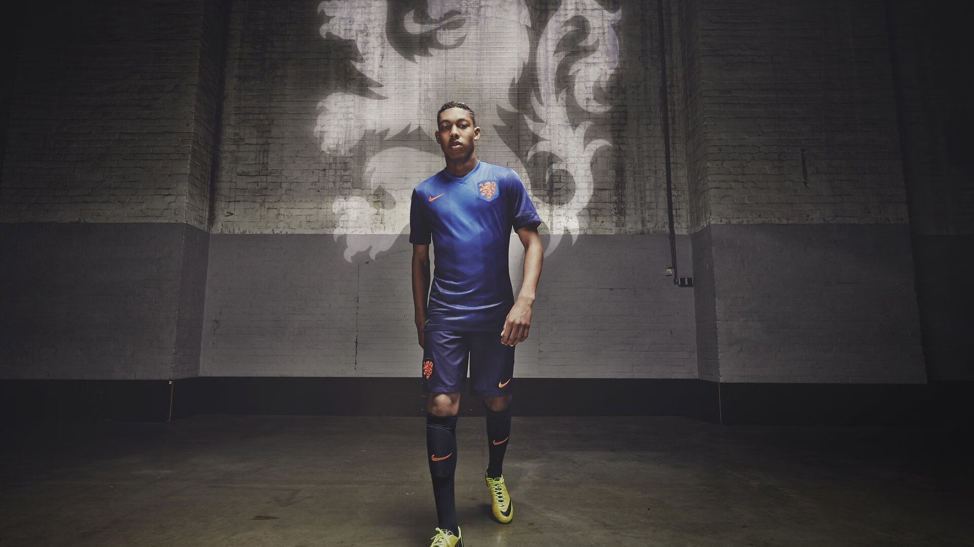 爱游戏入口-跨界生死战，拜仁国家代表队险胜委内瑞拉，楚阿梅尼于慈善之巅接管比赛