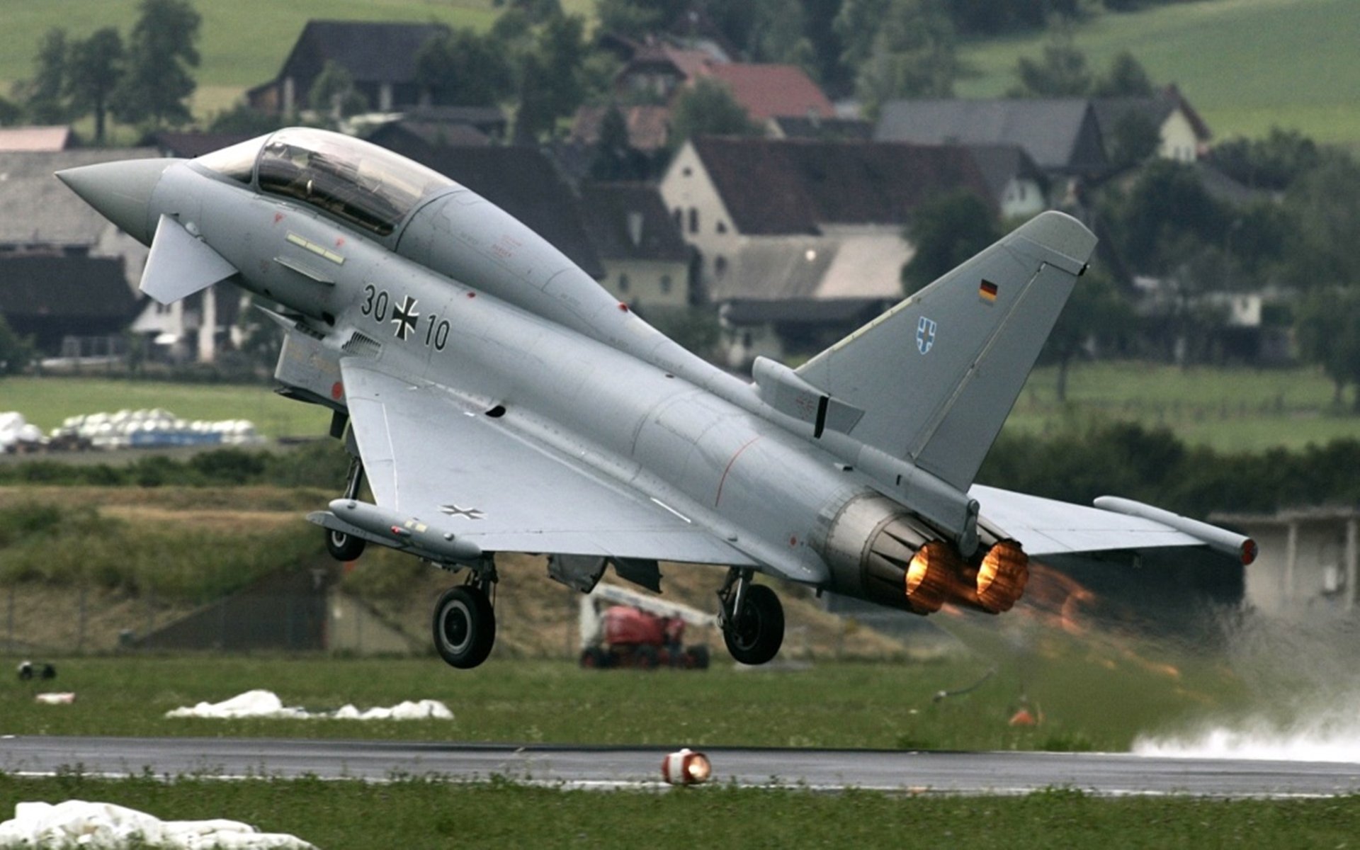 铁血灰熊以战术铁笼窒息尼克斯,字母哥逆境崛起定乾坤